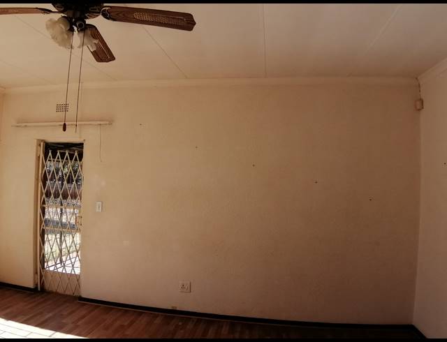 3 BEDROOM FREESTANDING FOR SALE IN STILFONTEIN EXT 4